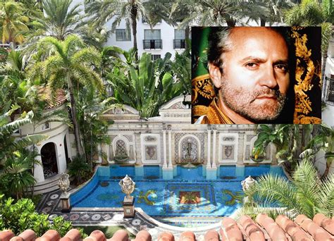 trovati due cadaveri nella villa di versace|Usa, trovati due cadaveri nella villa di Miami dove morì Versace.